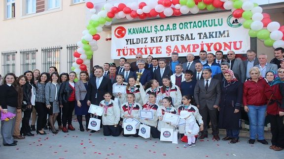 Türkiye Şampiyonu Kavaklı Şehit Onbaşı Adem Başoğlu Ortaokulu Yıldız Kız Futsal Takımı 