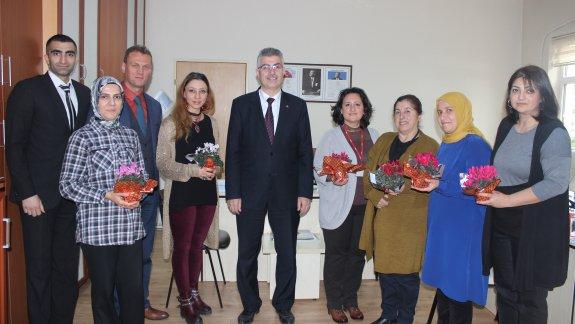 İlçe Milli Eğitim Müdürümüz Ercan Gülsuyu İlçe Milli Eğitim Müdürlüğü Kadın Çalışanlarının 8 Mart Dünya Kadınlar Gününü Kutladı