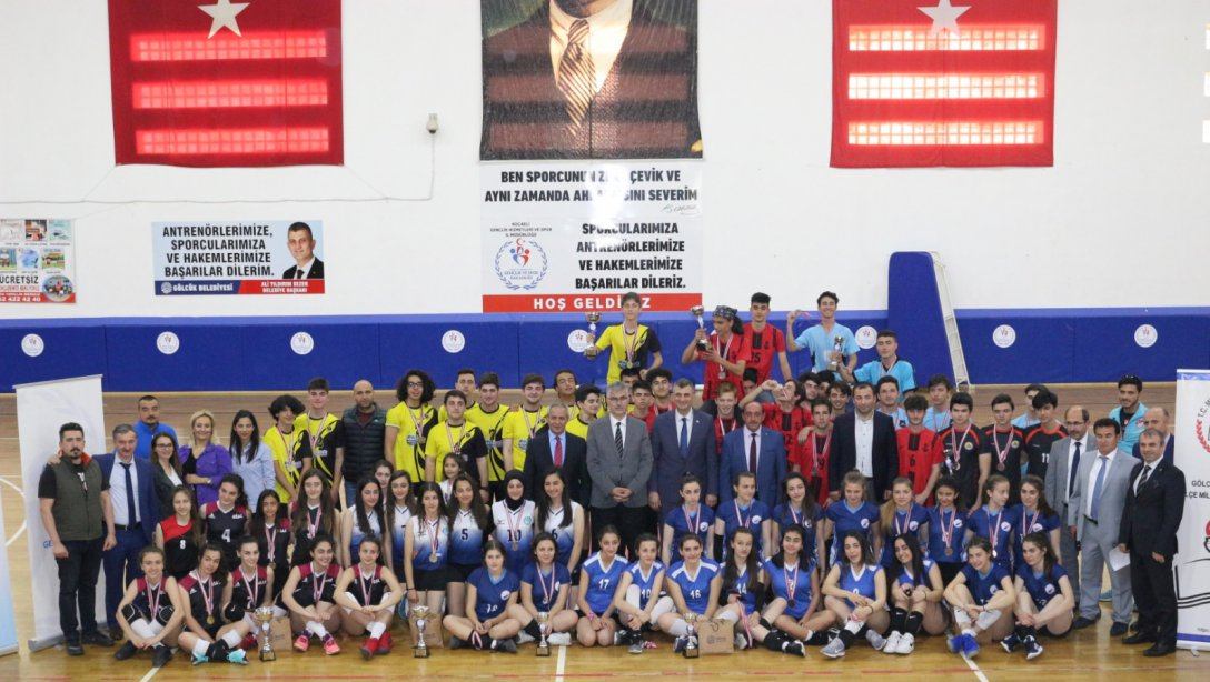 19 Mayıs Gençlik Kupası Voleybol Turnuvası Ödül Töreni Yapıldı