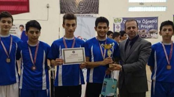 Ayak Tenisi Turnuvası Şampiyonu Gölcük Anadolu İmam Hatip Lisesi Oldu